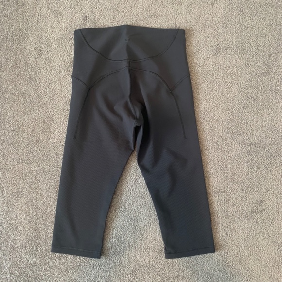 Lululemon High-Rise Ribbed Crop - Picture 3 of 5